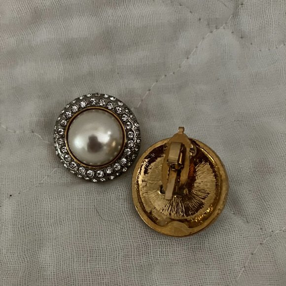Vintage Fifth Ave. faux cabochon pearl earrings - Picture 2 of 3